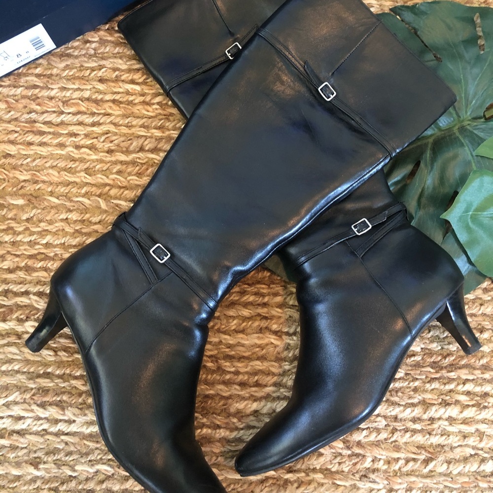 Beautiful mid-height heeled boots